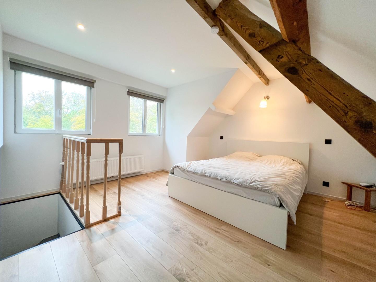Gerenoveerde halfopen bebouwing met 2 slaapkamers en uniek dakterras nabij het centrum van Tielt!