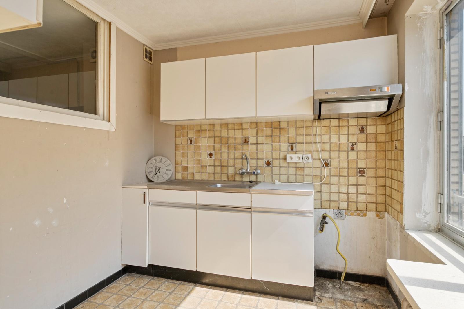 Te renoveren, centraal gelegen appartement met 1 slaapkamer op wandelafstand van de markt in Roeselare!