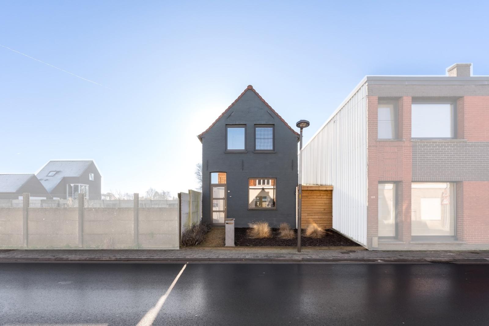 Instapklare woning met 2 slaapkamers op centrale ligging te Zwevezele!