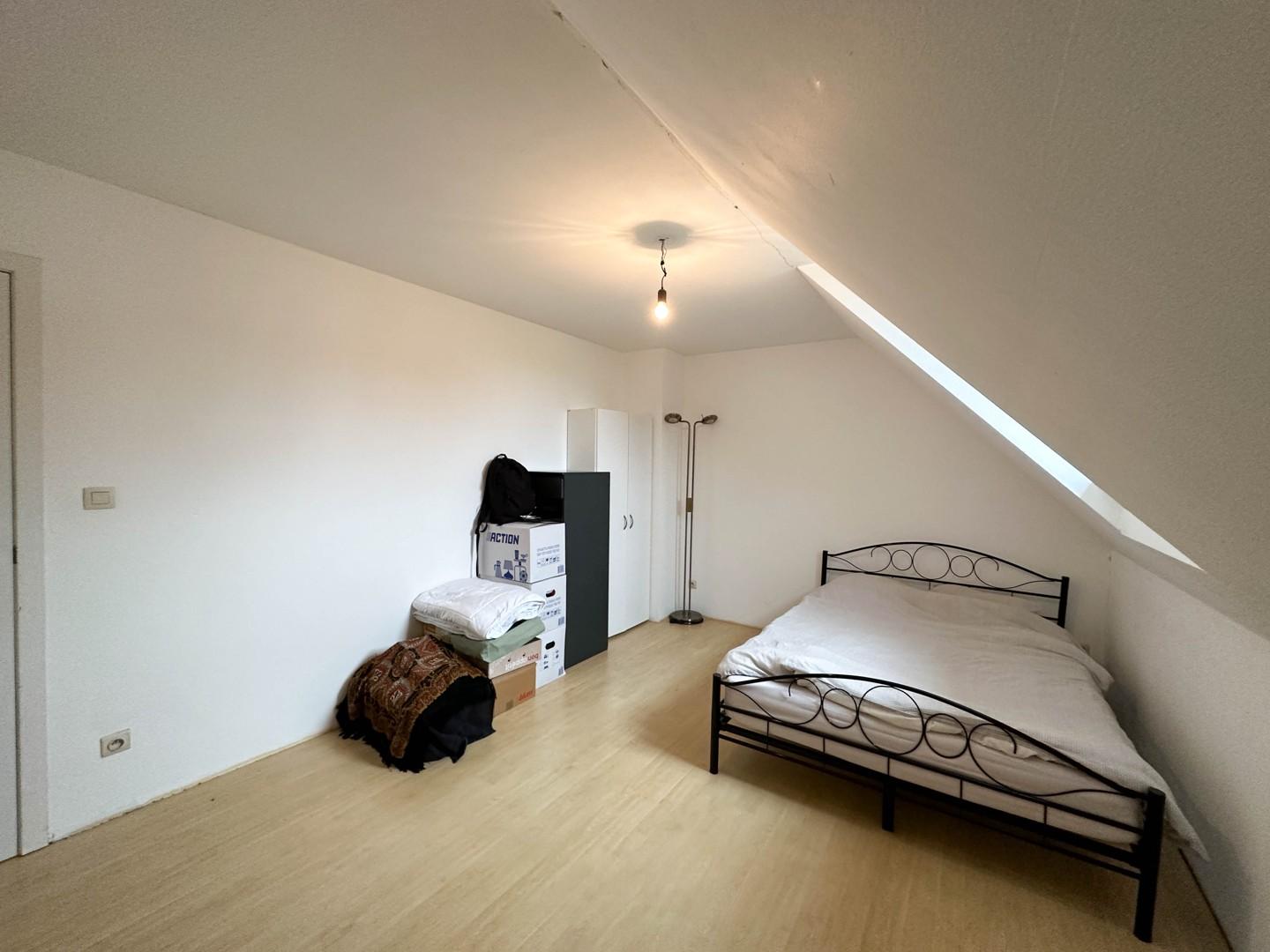 Instapklare woning met 3 slaapkamers, terras, tuin en garage te Brugge!