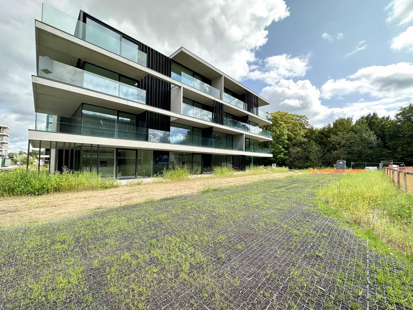 Energiebewust nieuwbouwappartement met 2 slaapkamers, terras en garage in de groene omgeving van Izegem!