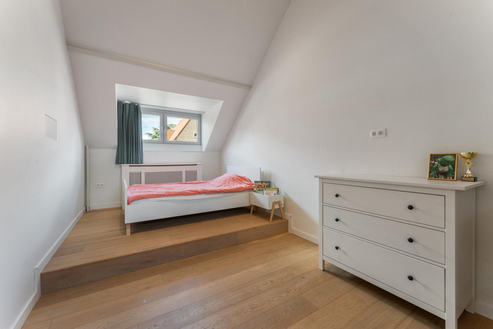 Instapklare gezinswoning met 3 slaapkamers en garage te Sint-Elisabeth Kortrijk!