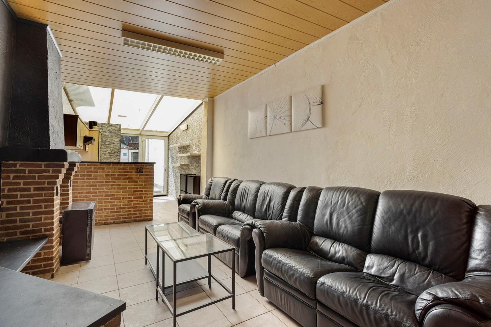 Op te frissen woning met 2 slaapkamers binnen de ring van Tielt!