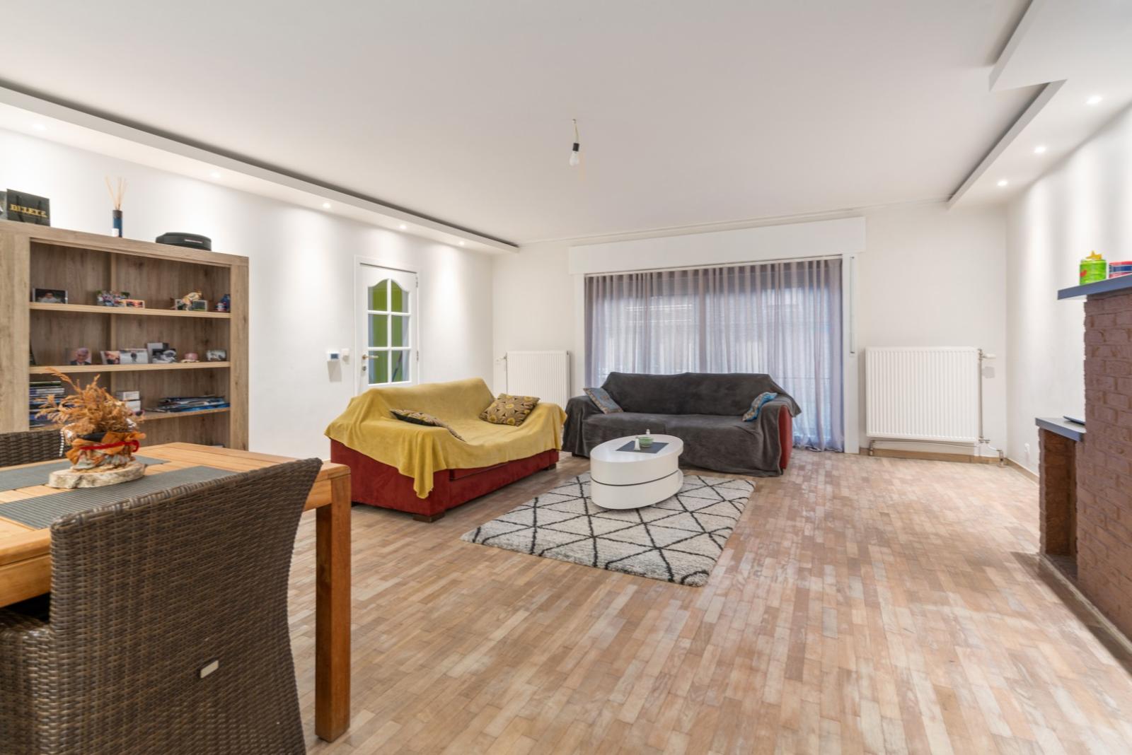 Ruim duplex-appartement met drie slaapkamers & garage te Harelbeke!