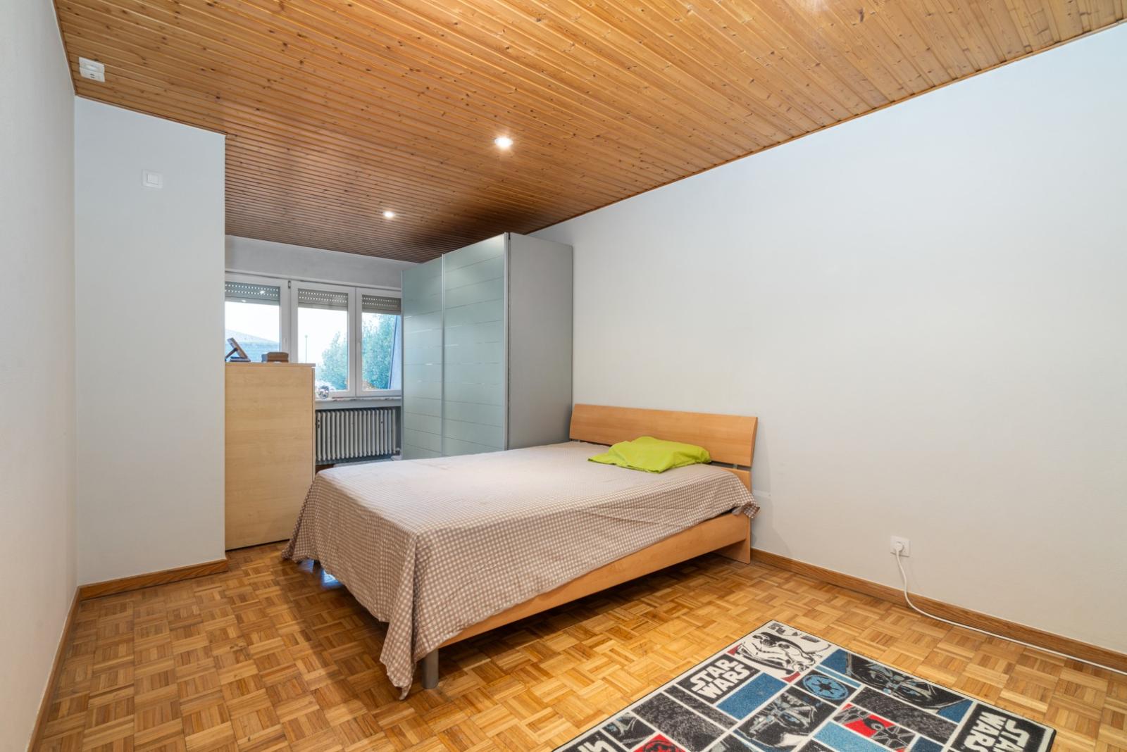 Ruim duplex-appartement met drie slaapkamers & garage te Harelbeke!