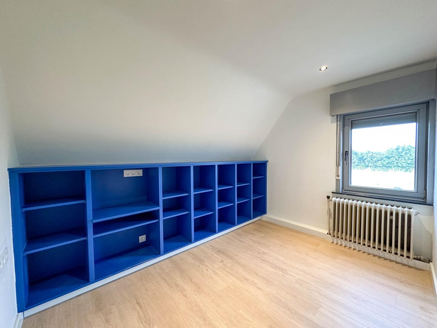 Open bebouwing met drie slaapkamers & ruime loods te Wontergem (Deinze)!