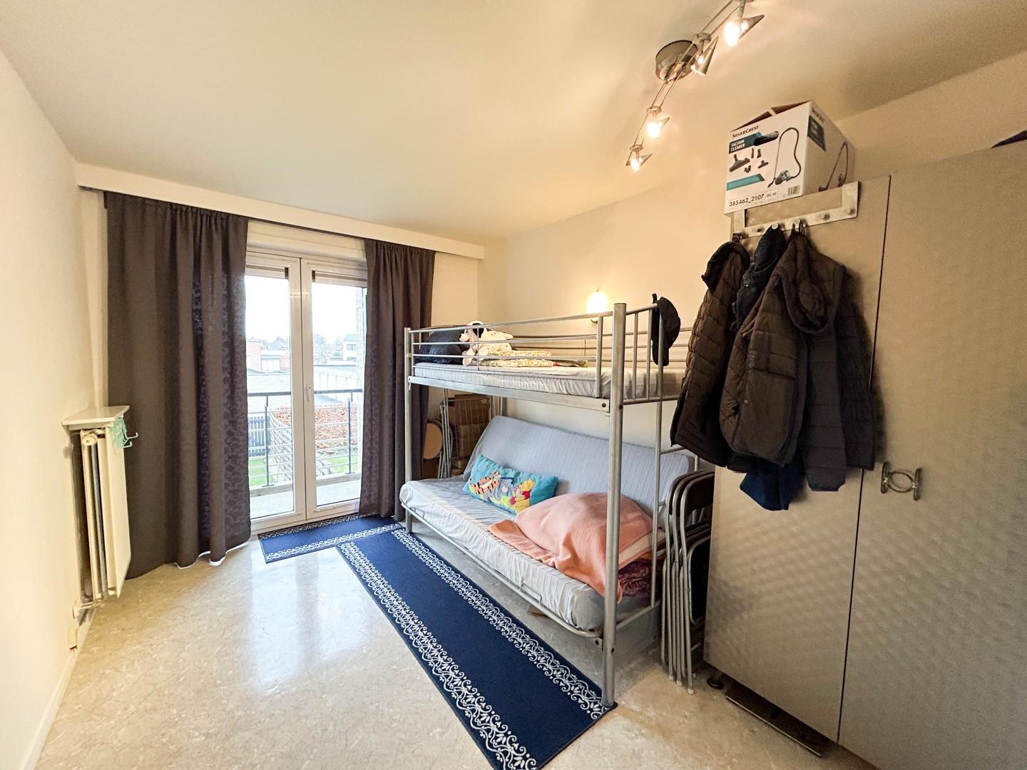 Instapklaar 2-slaapkamer appartement met garage te Roeselare!