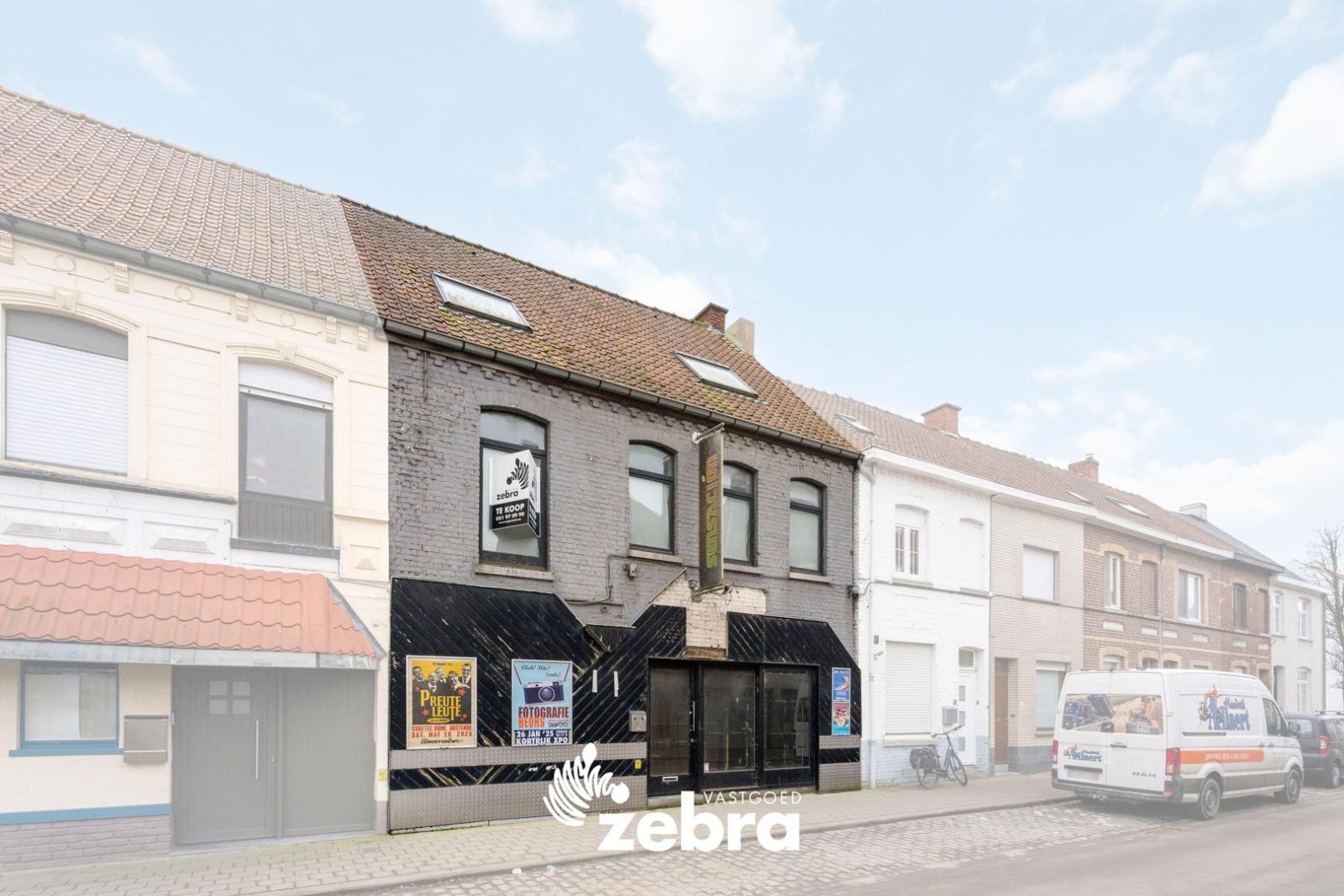Ruim handelspand met duplex-appartement gelegen op een commerciële ligging te Kuurne!