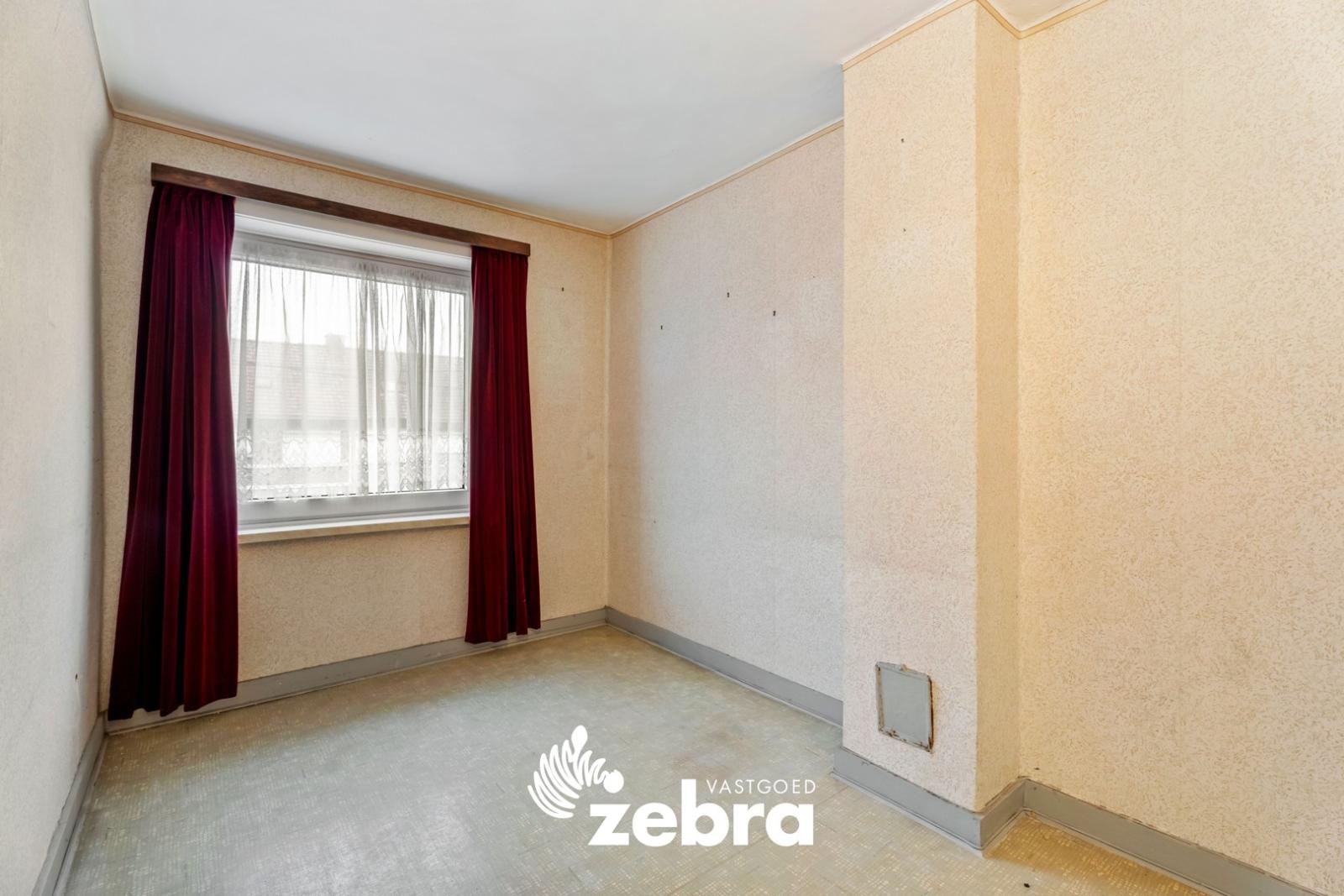 Te renoveren rijwoning met 3 slaapkamers en uitweg te Roeselare (Rumbeke)!