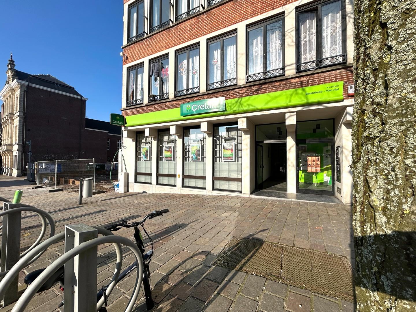 Veelzijdig handelspand op de Markt van Tielt!