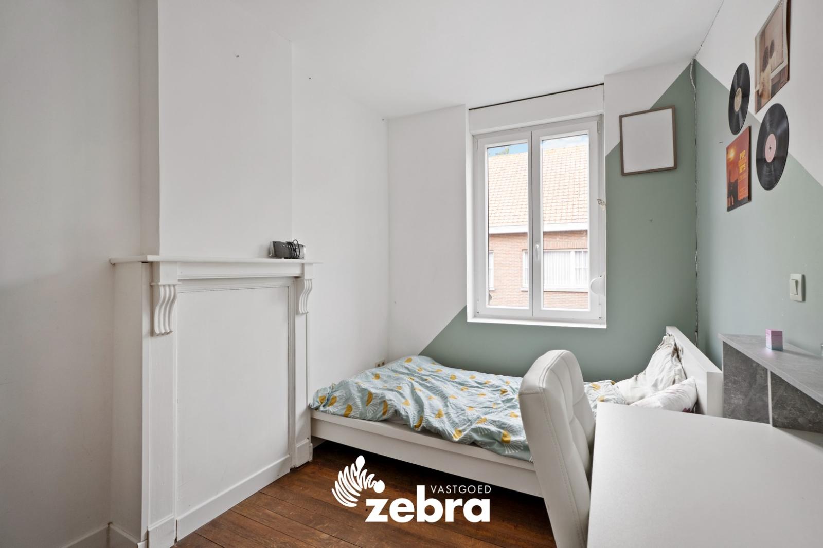 Gerenoveerde woning met 4 slaapkamers en garage te Roesbrugge!