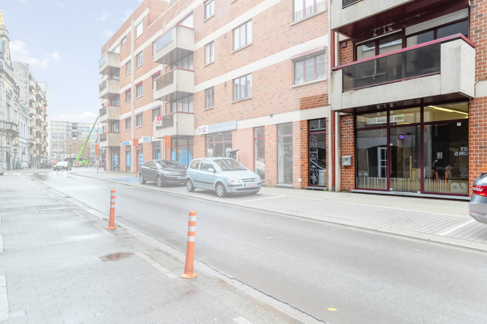 Verhuurd handelspand met parkeermogelijkheid te centrum Roeselare!