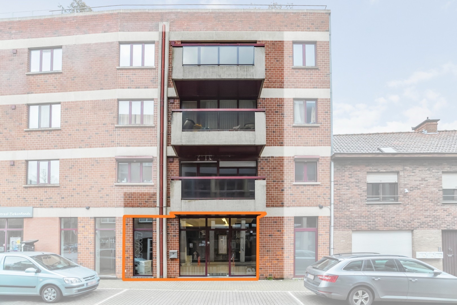 Verhuurd handelspand met parkeermogelijkheid te centrum Roeselare!