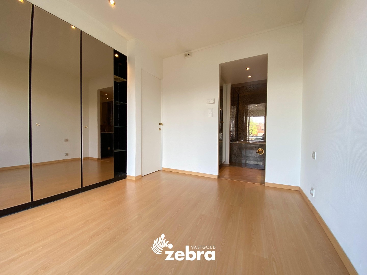 Instapklaar appartement met één slaapkamer op unieke locatie te Roeselare!