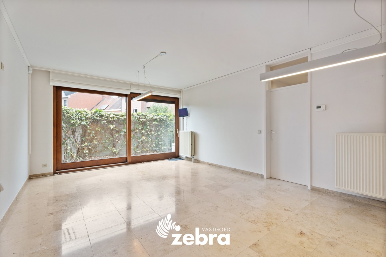 Veelzijdig handelspand op toplocatie in hartje Tielt – ook in te richten als woonst!