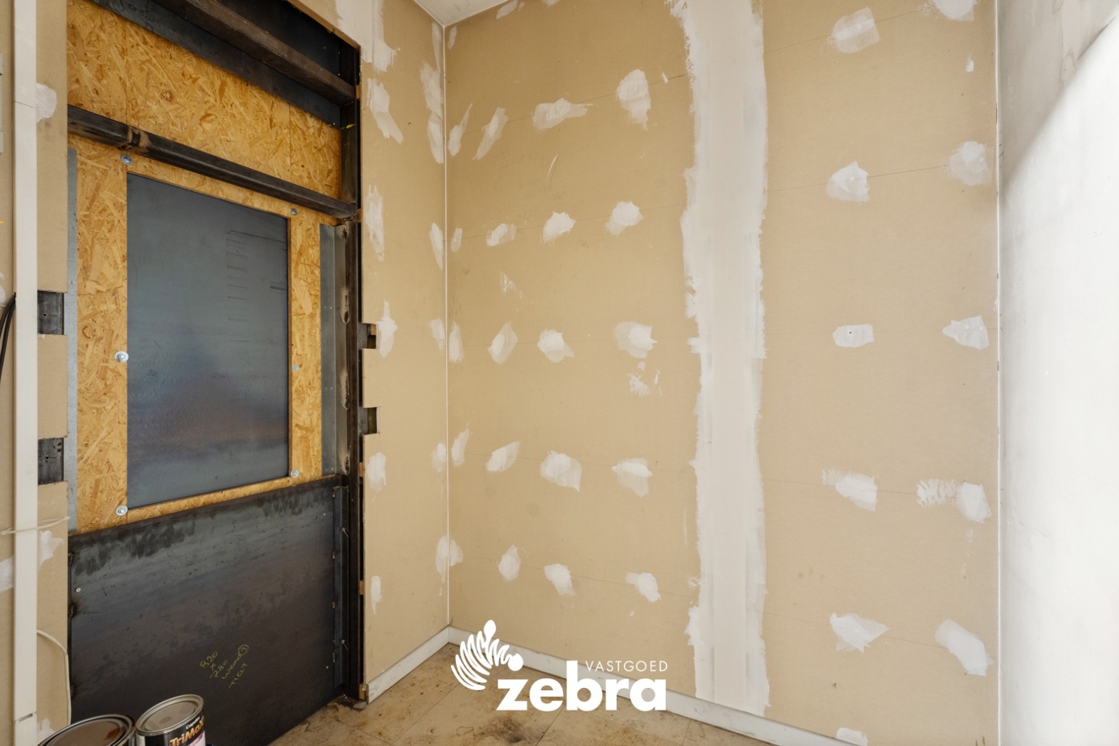 Veelzijdig handelspand op toplocatie in hartje Tielt – ook in te richten als woonst!