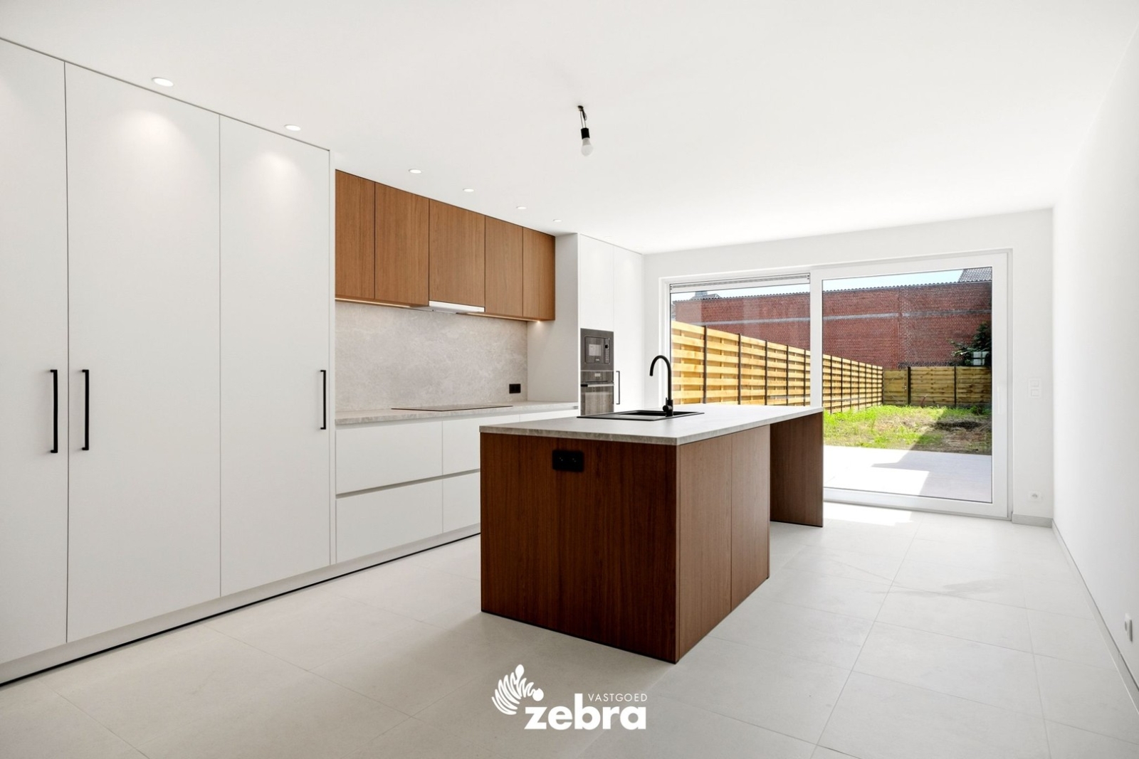 Instapklare woning met EPC-label A, 3 slaapkamers en uitweg nabij centrum Meulebeke!