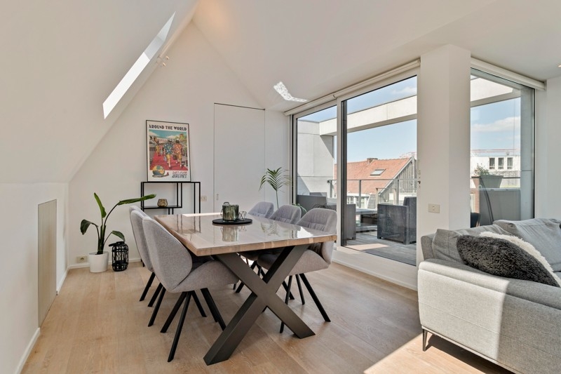 Luxueus appartement met ruim terras en parkeerplaats te Kortrijk centrum!