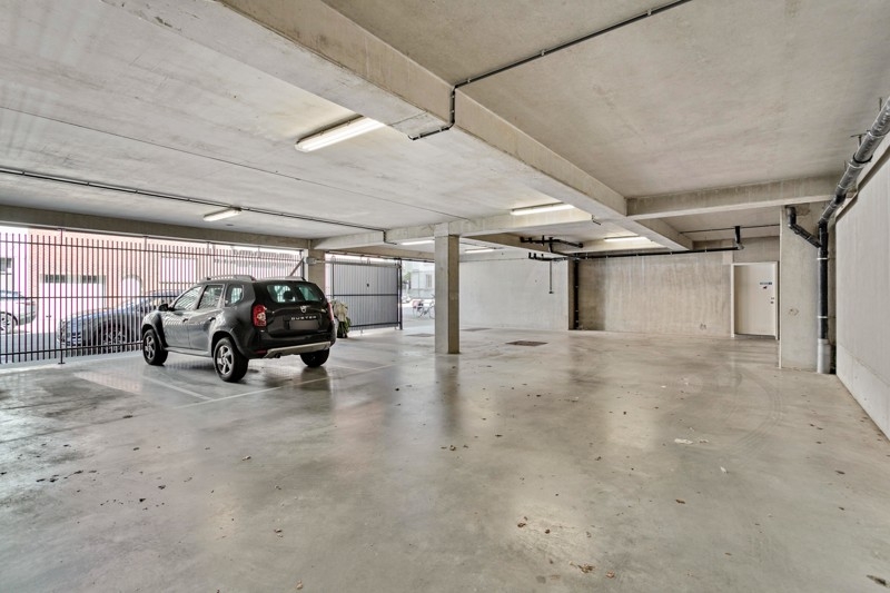 Luxueus appartement met ruim terras en parkeerplaats te Kortrijk centrum!