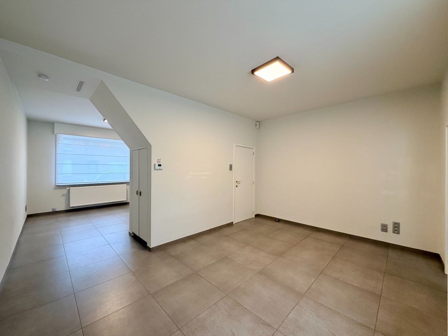 Instapklare woning met 2 slaapkamers en diepe tuin te Roeselare!