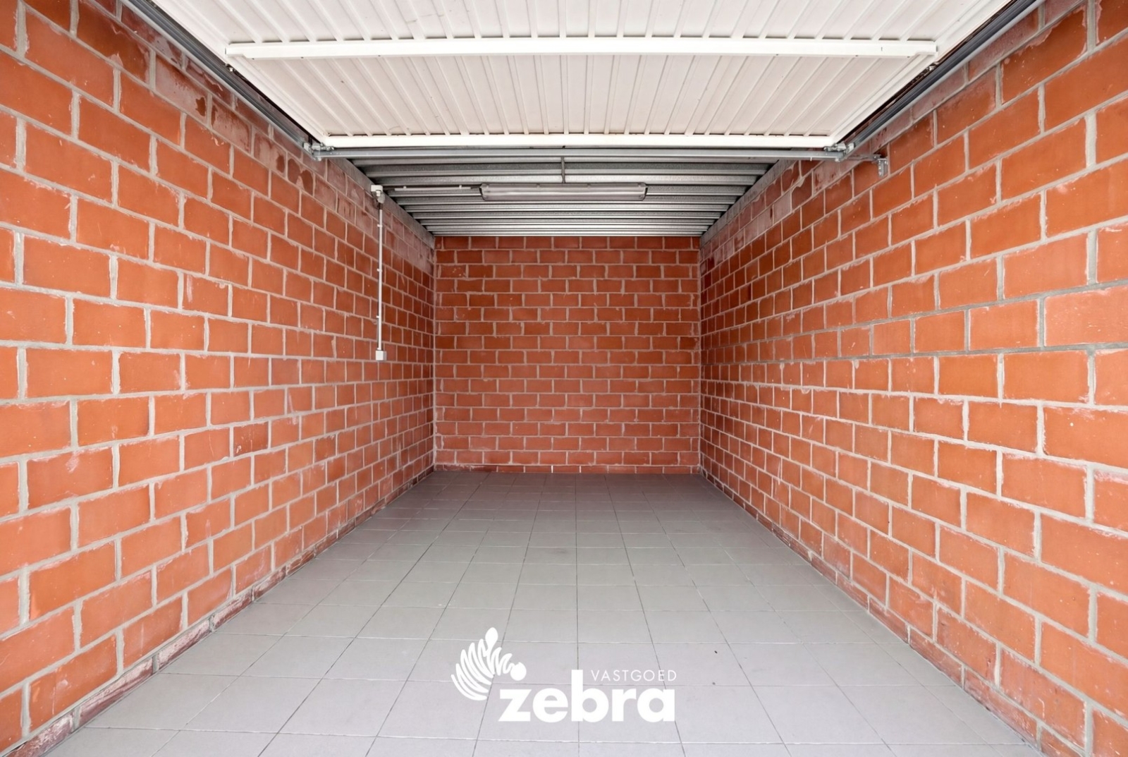 Afgesloten garagebox op gunstige ligging!