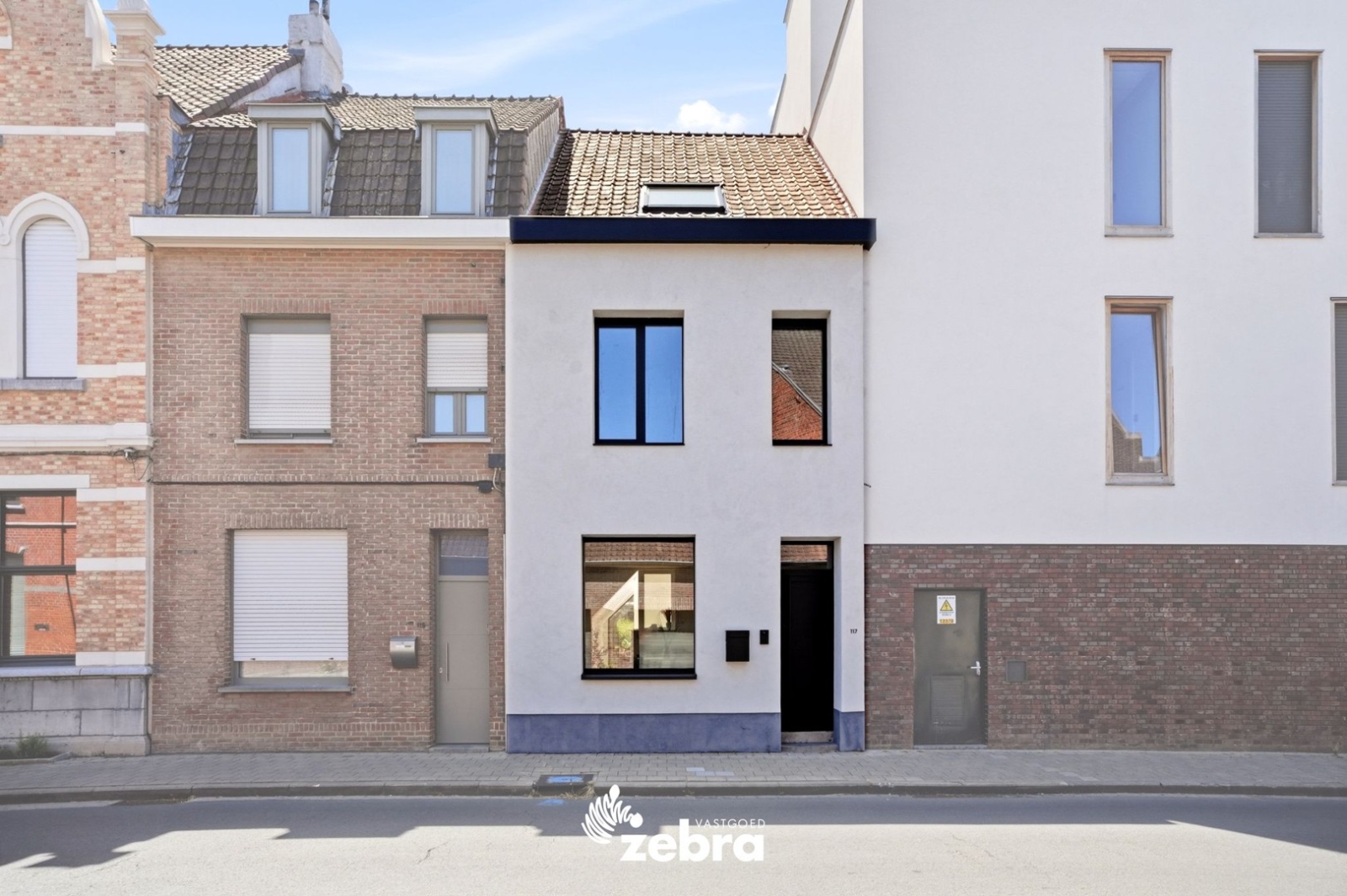 Exclusief gerenoveerde woning met garage en uitweg in Roeselare!