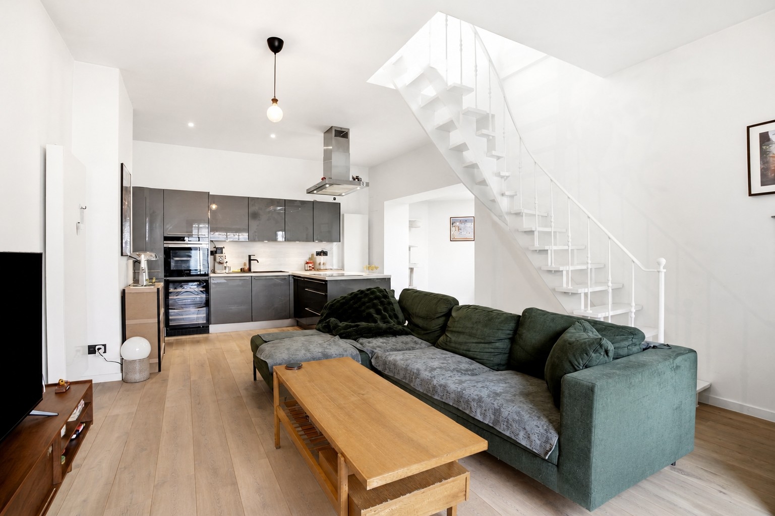 Recent gerenoveerde woning nabij centrum Brugge met 3 slaapkamers en zonnig terras!